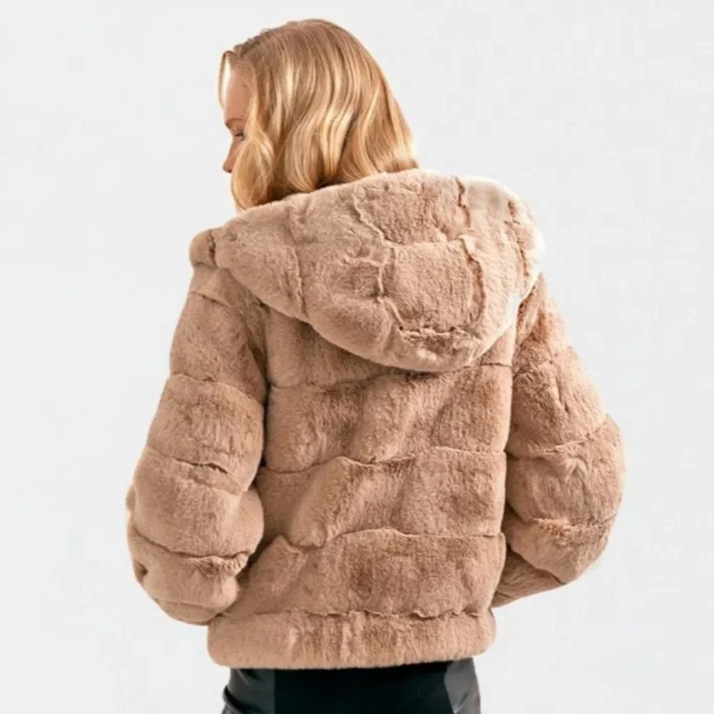 NWT BCBGMAXAZARIA faux fur long sleeve plush jacket in color Mink. Size Large